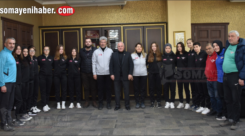 Soma ve Akhisar Belediyelerinden kadın futbolculara pozitif ayrımcılık